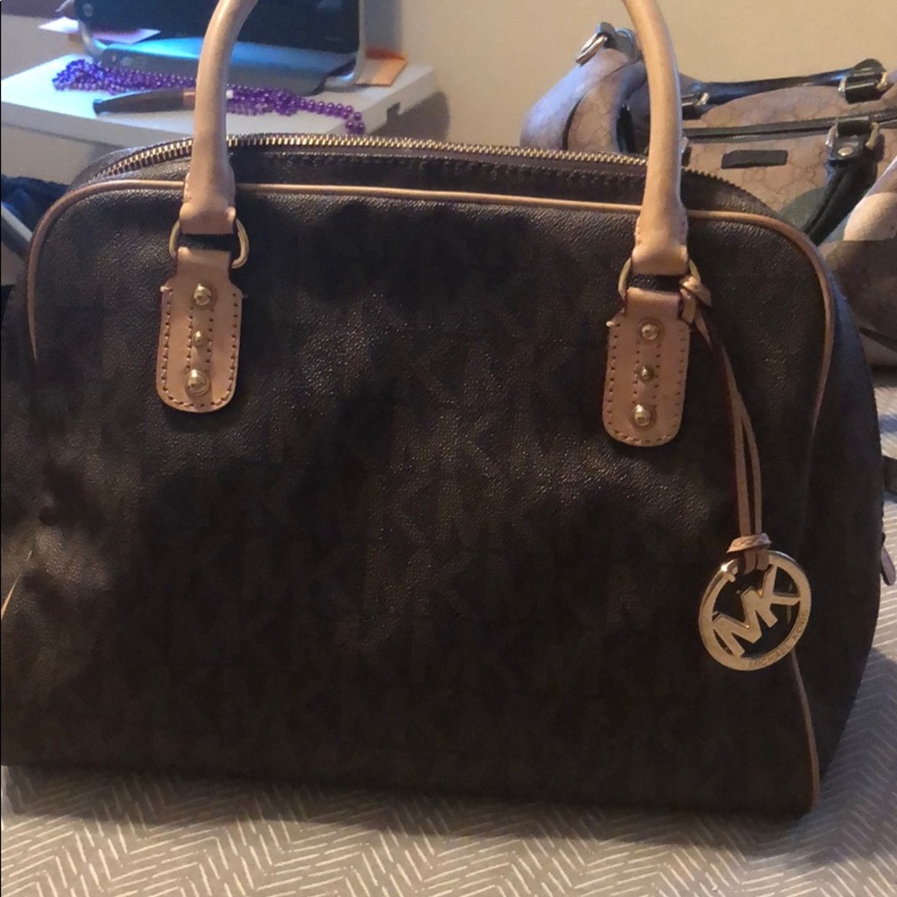Authentic leather Mickeal kors bag